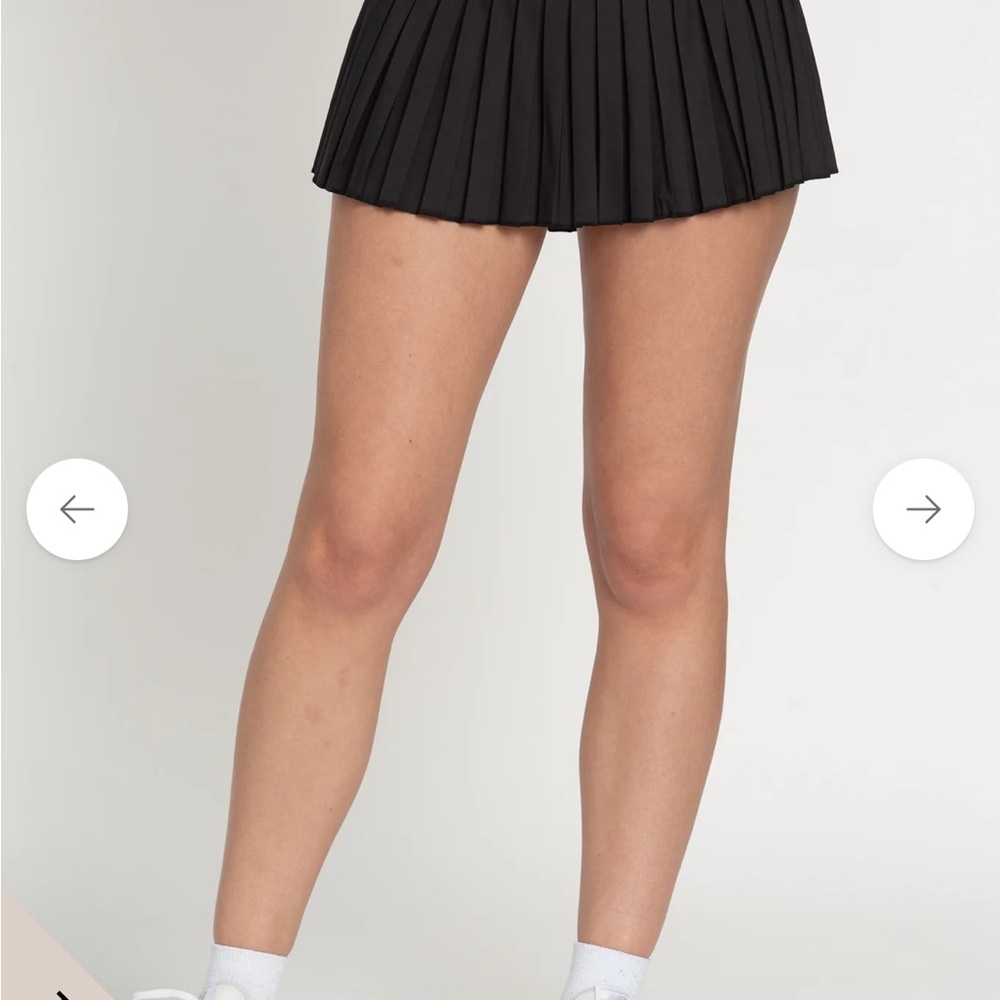 Gold Hinge Black Pleated Tennis Skirt